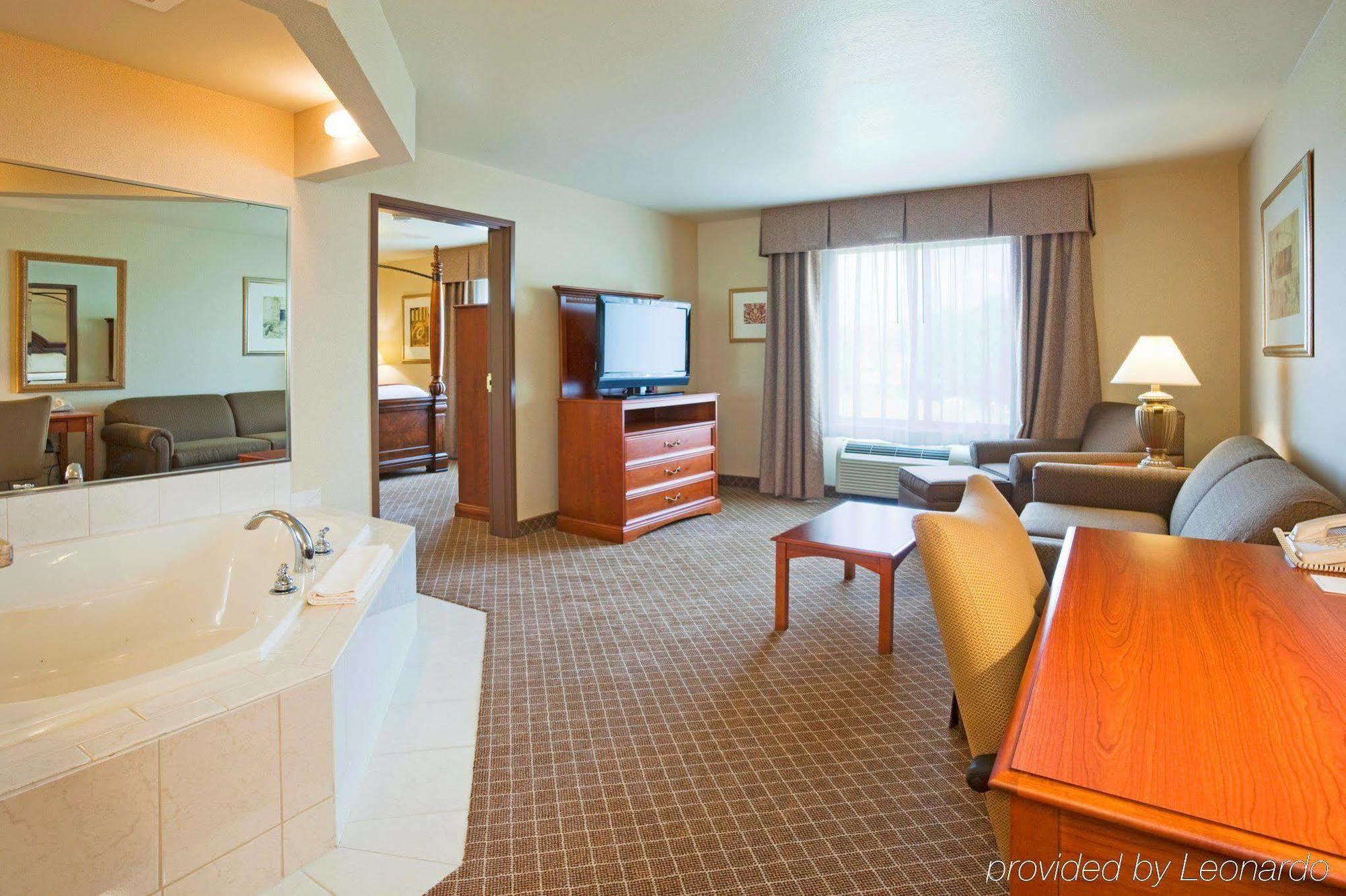 Holiday Inn Express & Suites Wausau By Ihg Weston Ngoại thất bức ảnh